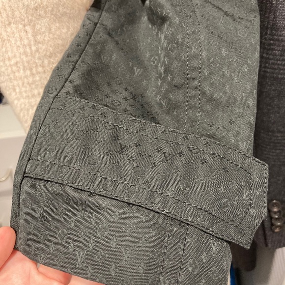 Louis Vuitton logo trench - Picture 5 of 6